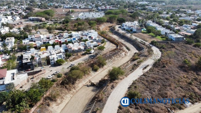 Gobierno de Rosi Bayardo avanza en desazolve de arroyos y canales en Manzanillo (3)