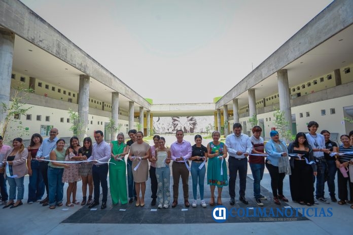 Inauguran patio central de la Facultad de Derecho