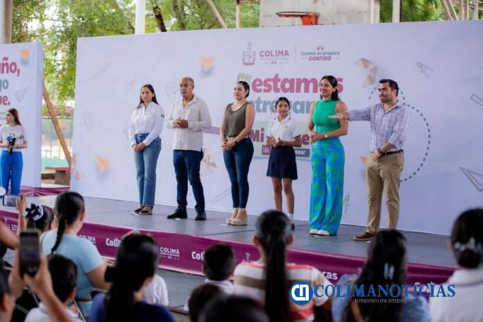 Indira Vizcaíno entrega Mi ColiBeca para Empezar en Manzanillo