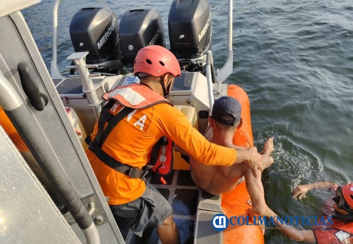 Marina rescata a persona en peligro de ahogamiento en Manzanillo, Colima (4)