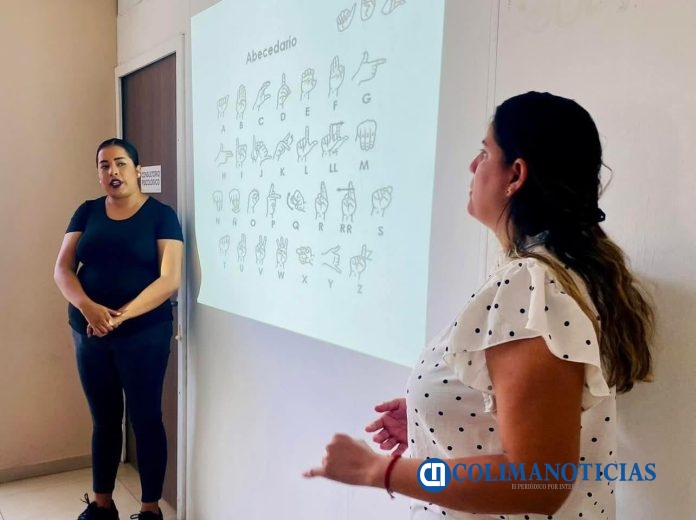 Personal del DIF Municipal de Colima se capacita en Lengua de Señas Mexicanas para promover la inclusión (3)