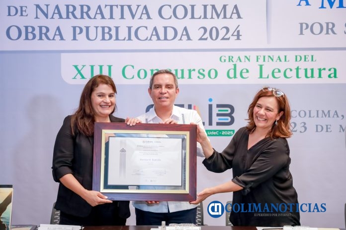 Recibe Maritza Buendía premio Narrativa Colima 2024