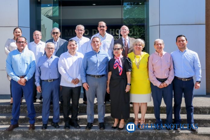 Rector asiste a la develación del Muro del Honor_c