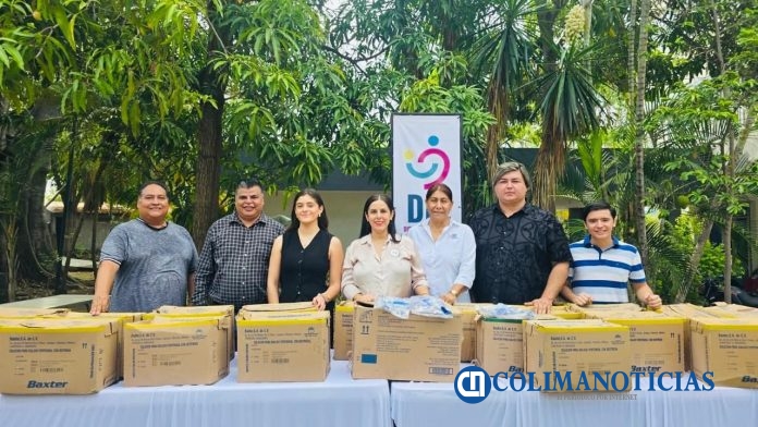 Activistas de la diversidad sexual donan insumos para hemodiálisis al DIF Municipal de Colima