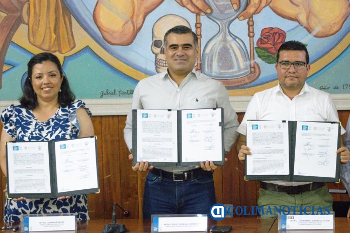Alcalde Riult Rivera encabeza firma de convenio tripartita de colaboración cultural y artística (6)