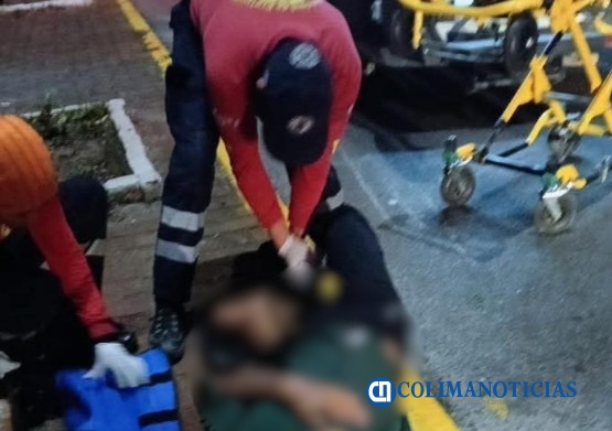 Bache provoca caída de motociclista en el boulevard Miguel de la Madrid de Manzanillo