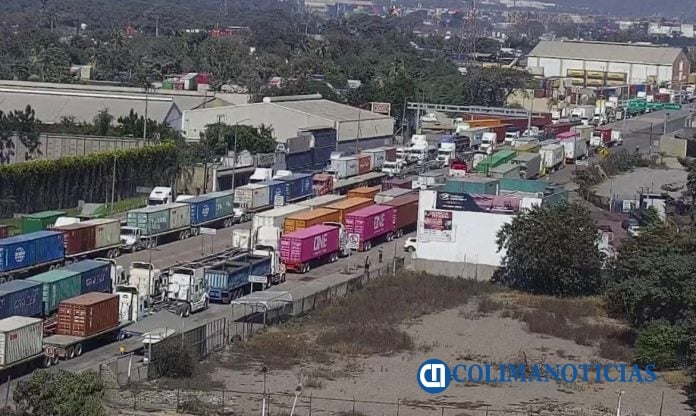 Contenedores y cargas se encuentran detenidos y con retrasos críticos en el puerto de Manzanillo (2)