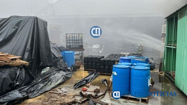 Controlan incendio en bodega de fertilizantes en Tecomán; no hubo lesionados (2)