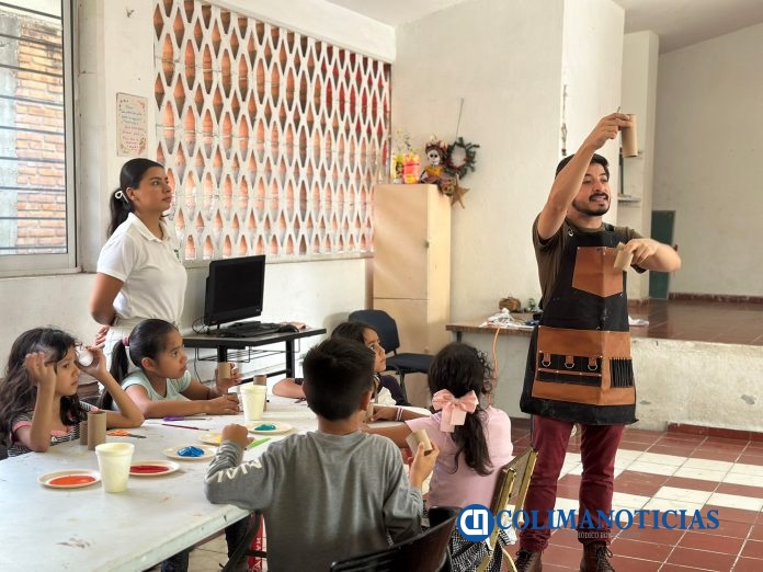 Curso de elaboración de títeres, Voluntariado y FEUC_d