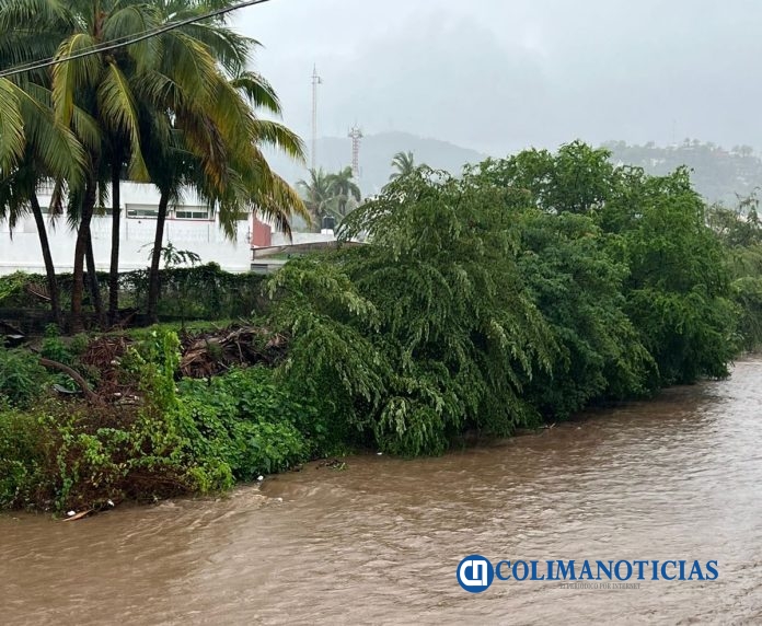 Encharcamientos y daños menores dejan lluvias en Manzanillo