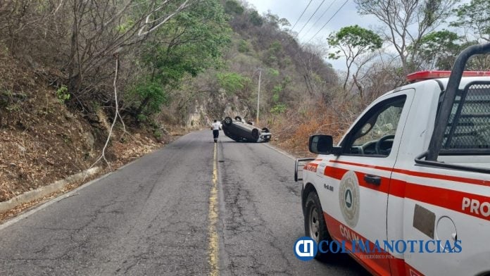 Fuerte accidente sobre la carretera de Minatitlán hacia Villa de Álvarez conductora resulta ilesa