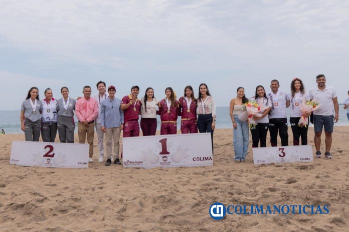 Indira Vizcaíno y Rommel Pacheco entregaron medallas en voleibol de playa (4)