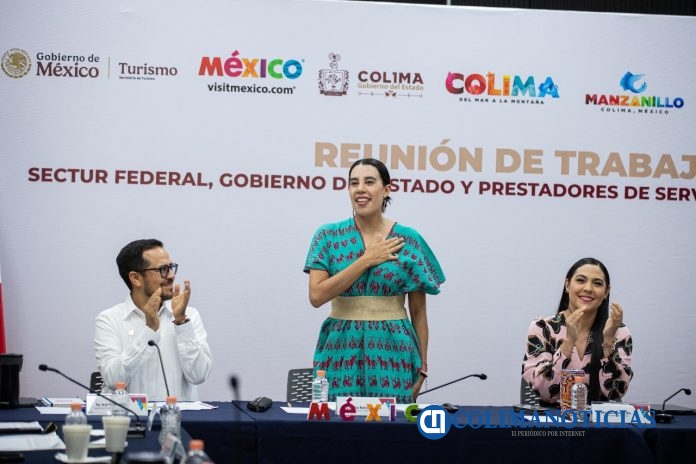 Indira Vizcaíno y Secretaria de Turismo