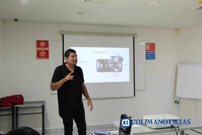 Inicia curso de fotografía para planteles del campus Tecomán_Luis