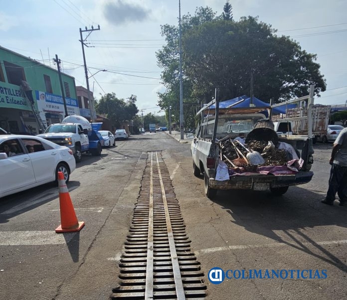 Realiza Ayuntamiento de Colima trabajos de desazolve en La Estancia