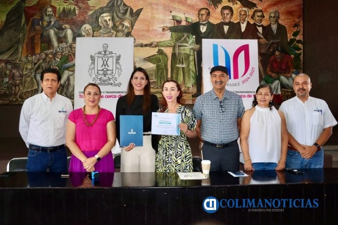 Recibe Tey Gutiérrez constancia por cumplir el municipio con el 100% de sus obligaciones en esa materia (3)