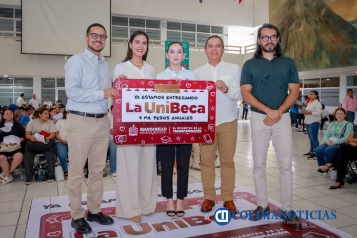 Rector asiste a la entrega de UNIBECAS_b