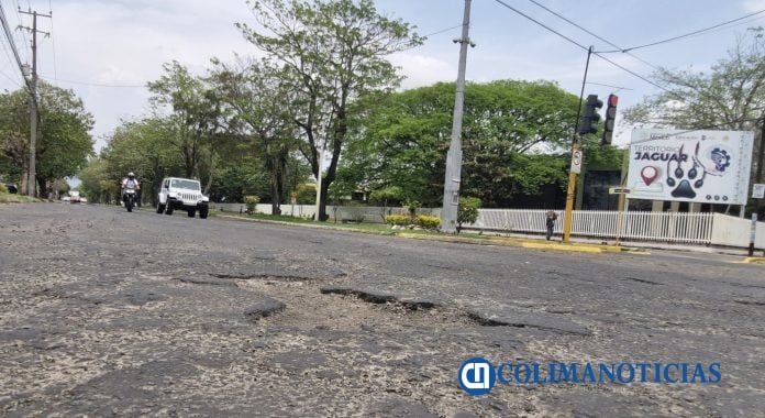 Urgen al Ayuntamiento de Villa de Álvarez repavimentar avenida Tecnológico (5)