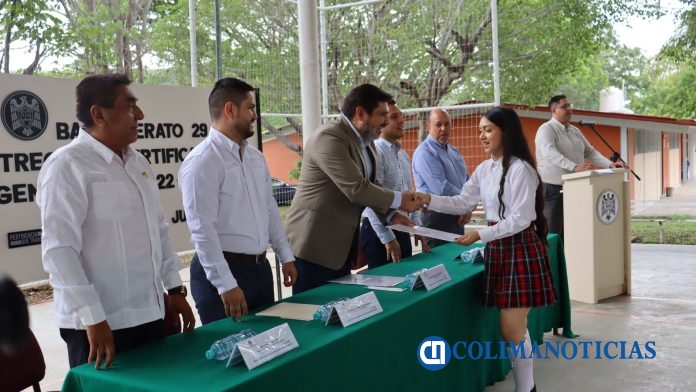29 bachilleres egresan del Bach 29, en Tepames_a