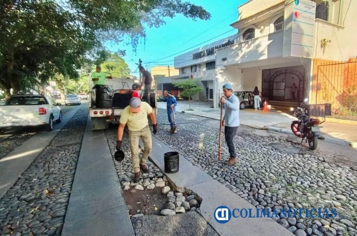 Avanza el programa de bacheo en todo el municipio de Colima