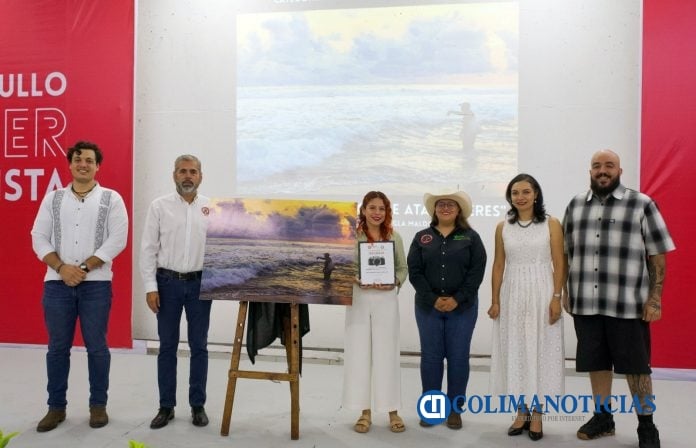CNC Colima a ganadores de concursos estatales en fotografía