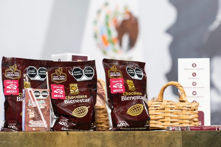 Presenta Sheinbaum chocolate del Bienestar