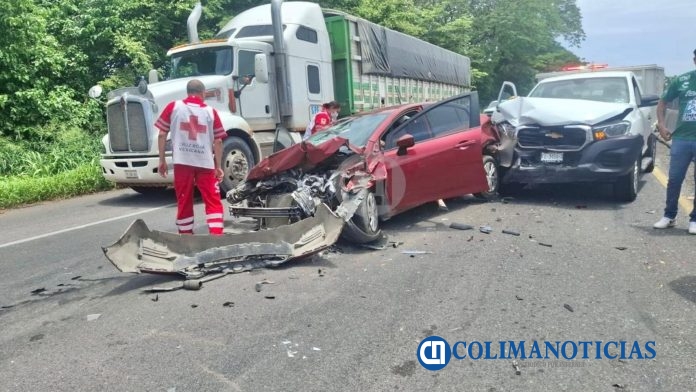 Choque múltiple en la autopista Tecomán-Colima