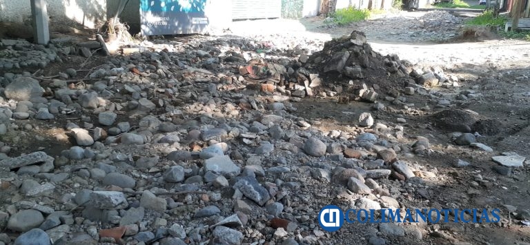 Destruida una calle en la colonia Juana de Asbaje; vecinos denuncian “baches”