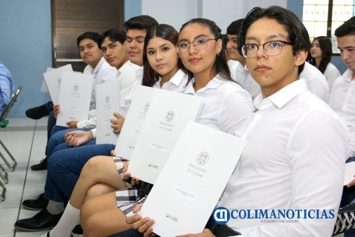 Egresa nueva generación de bachilleres en Comala_25_a