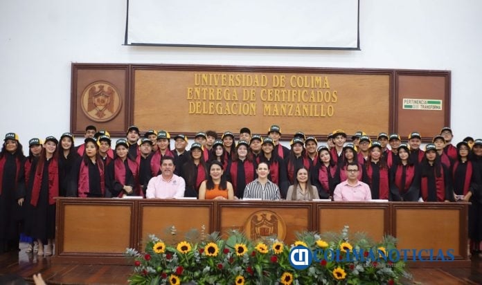 Entrega Bachillerato 27 certificados a 137 jóvenes, en Manzanillo_b