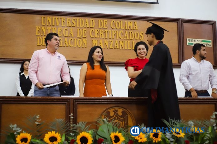 Entrega de certificados en el Bach 9, Manzanillo_c