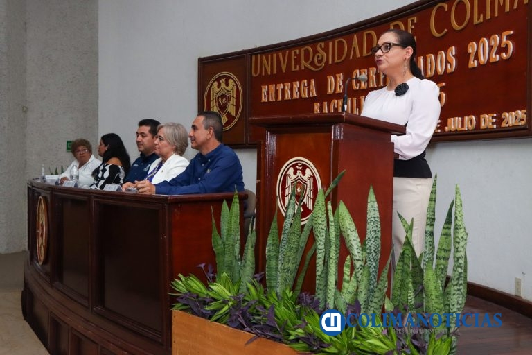 Egresan loros y loras del Bachillerato 5, con la promesa de volver al nido