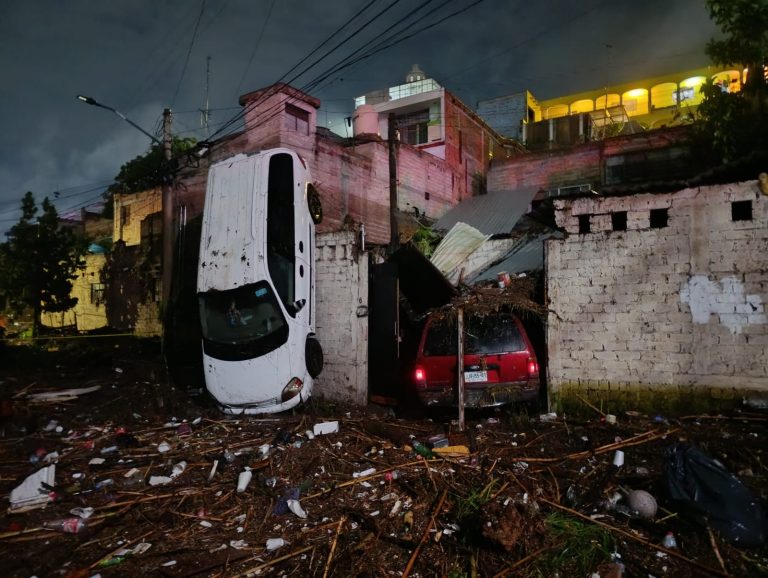 La fuerte lluvia que se registró la tarde del martes provocó inundaciones en diferentes puntos de Zapopan