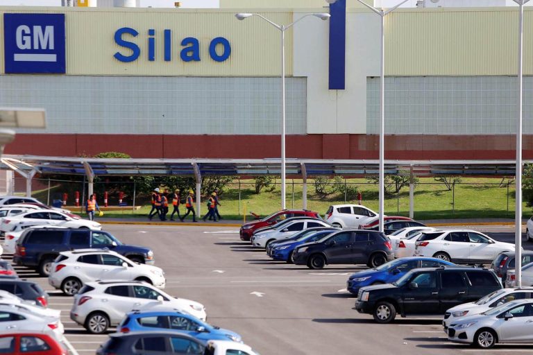 GM detiene su producción de camionetas en México 