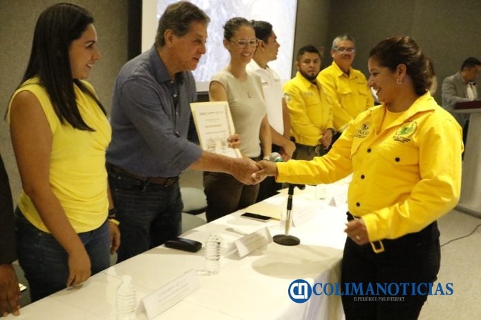 Gobierno de Colima reconoce el trabajo de combatientes de incendios forestales (3)