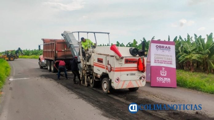 Gobierno del Estado realiza bacheo en la carretera Cerro de Ortega-Callejones, en Tecomán