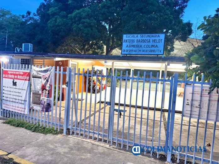Intoxicación etílica durante fiesta de graduación en secundaria federal de Armería