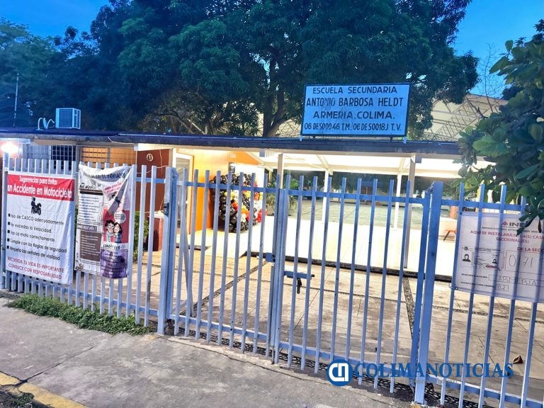 Menor de 15 años sufre intoxicación etílica durante fiesta de graduación en secundaria federal de Armería