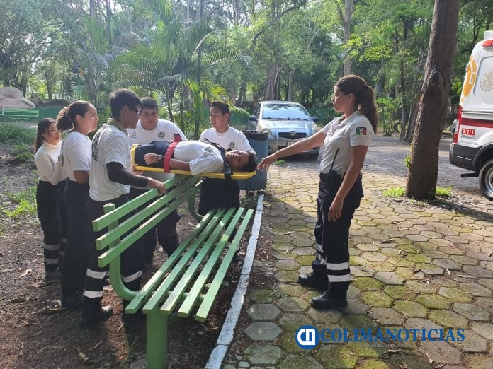 Jóvenes de Colima aprenden acciones en PC, atención prehospitalaria y actividades bomberiles