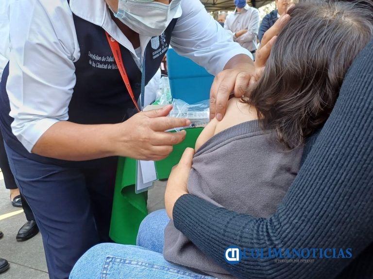 Personal de Salud de Colima apoya campaña de vacunación contra el sarampión, en Chihuahua