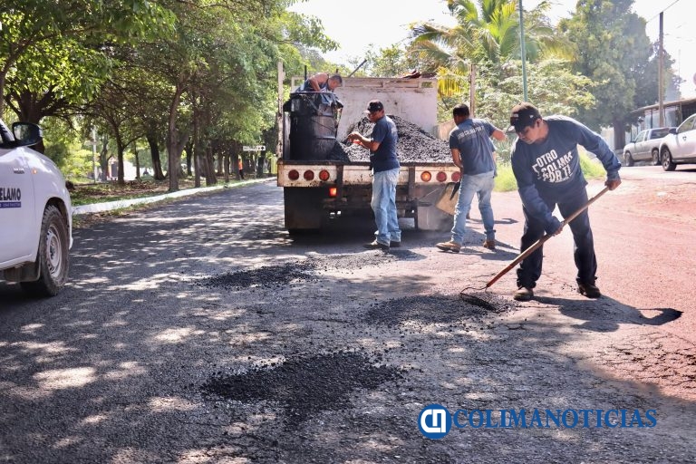 Presidente Riult Rivera impulsa bacheo en zona oriente; atienden reportes en Av. Niños Héroes