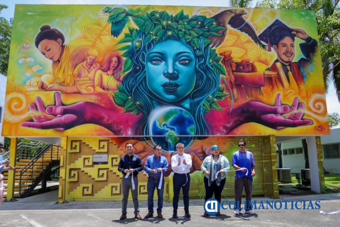 Rector inaugura el mural Alma Mater