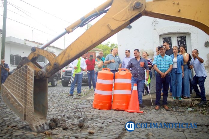 Rehabilitan calle Benito Juárez en Comala