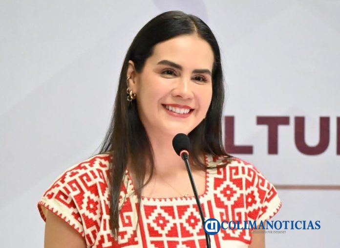 Rosi Bayardo entrega becas culturales, deportivas y de movilidad estudiantil