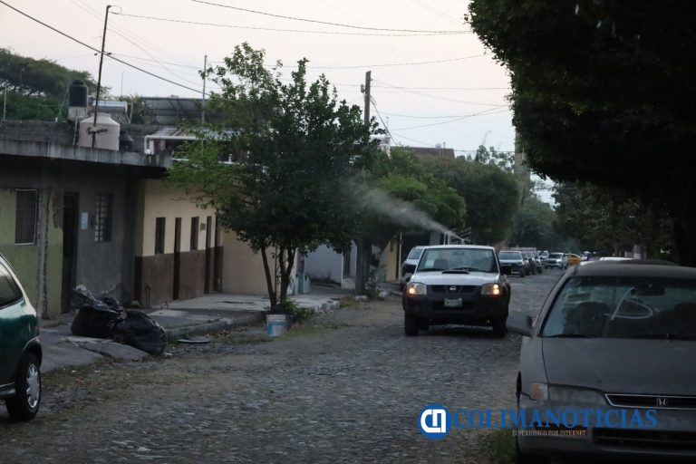 Salud Colima refuerza jornadas de nebulización contra el mosco transmisor del dengue en 5 municipios