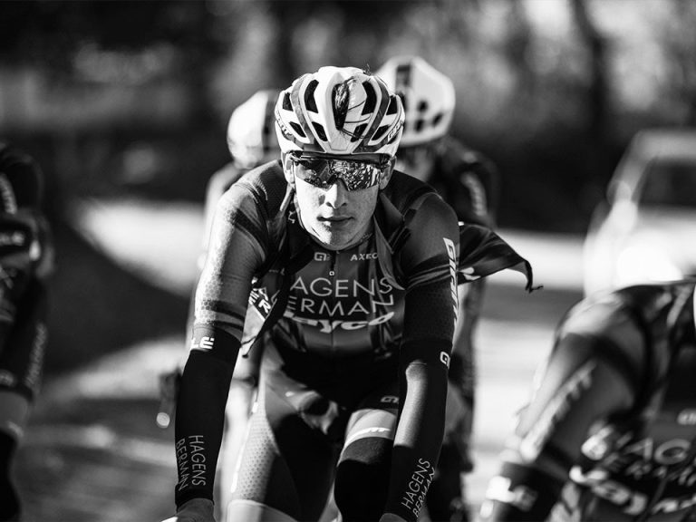 Tragedia en el ciclismo: muere una joven promesa italiana tras una caída en carrera