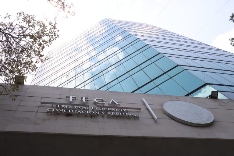Se desploma elevador en Tribunal Federal; hay 6 heridos
