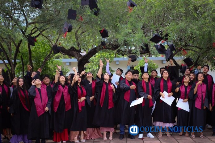 Se gradúan 32 jóvenes del Bach 28 de Camotlán_a