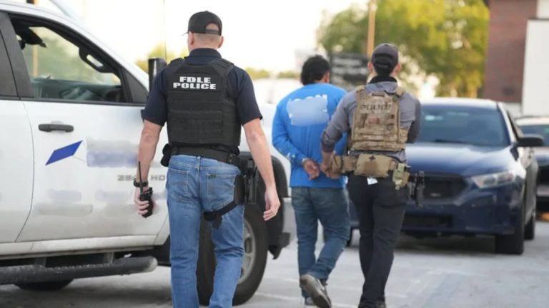 Jueza ordena a Gobierno de Trump detener redadas migratorias indiscriminadas en California