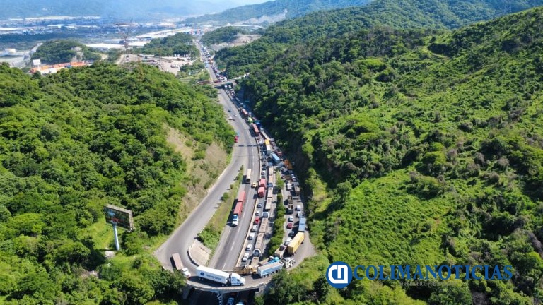 ¡De nuevo! Reportan congestionamiento vehicular en el acceso a Manzanillo